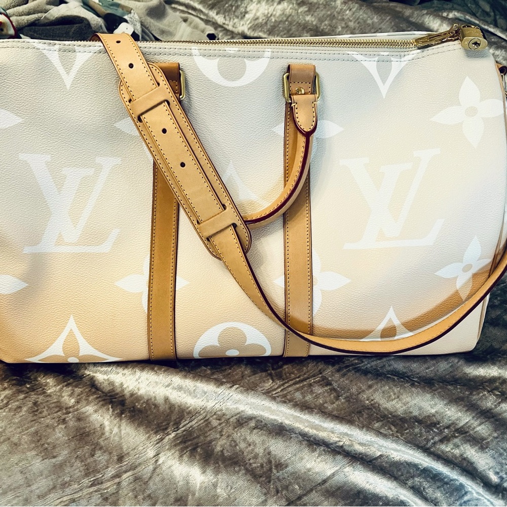 AUTHENTIC ❤️🎊🎉🍾 Louis Vuitton By the Pool Keepall 45